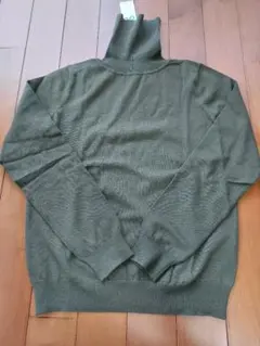 GU タートルネックセーター　M カーキ