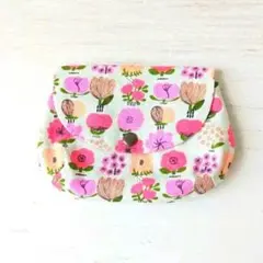 フラップポーチ　kipps　花柄　化粧ポーチ　サニタリーポーチ
