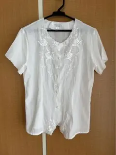 半袖ブラウス　刺繍