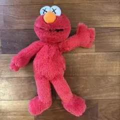 ユニクロ×カウズ　コラボ　エルモ ぬいぐるみ