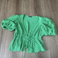 ZARA グリーン パフスリーブ シャツ