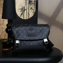 Louis Vuitton モノグラム エクリプス メッセンジャーバッグ
