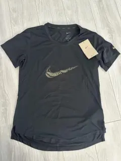 ナイキNIKEシャツ未使用XSサイズ　ドライフィット　ブラック　ジム筋トレ　ヨガ