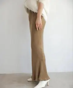 アニュアンス　サテンスカート