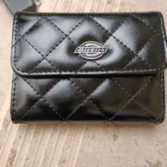 ア*ラ様 Dickies 黒 キルティング 三つ折り財布