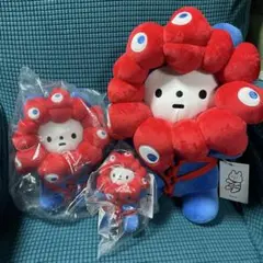 きっこうちゃんミャクミャク　ぬいぐるみ　Mサイズ2体　赤　青　黒　ブラック きっこうちゃんミャクミャク ぬいぐるみ Mサイズ2体 赤 青 黒 ブラック