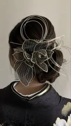 ヘアアクセサリー　髪飾り　ヘッドドレス 黒金　卒業式　結婚式　成人式パーティ