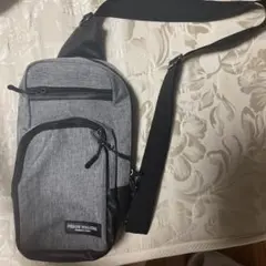 ボディバッグ グレーと黒