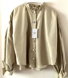 après jour ライトカーキ 立襟フリルいろいろボタンブラウス Fサイズ