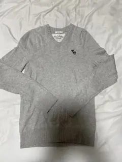 Abercrombie & Fitch グレー Vネックセーター