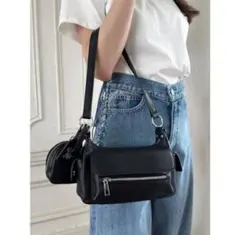 美品　EATME イートミー　マルチショルダーバッグ　ミニポーチ　ブラック　ロゴのサムネイル