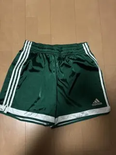 adidas グリーン ショートパン　ショーツ　パフォーマンスロゴ 大きめS