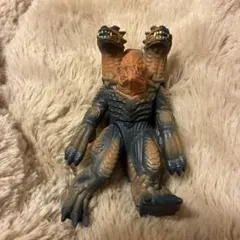 怪獣フィギュア 二頭の頭部付き 約15cm