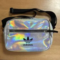 adidas バッグ　シルバー