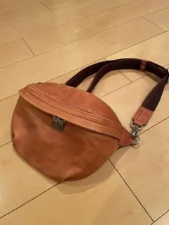 美品】COACH コーチ ボディバッグ レザー ブラウン メンズ チャーム付 