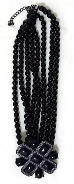 ブラックビーズネックレス