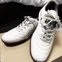 ホワイト フットサルシューズ 26.5合成皮革 未使用