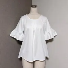 セシルマクビー フリル スリーブ タック カットソー ホワイト