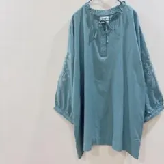 【CAFii】刺繍入り青緑色長袖シャツ 3L 大きいサイズ　チュニック　襟リボン