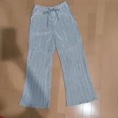 GU プリーツ加工パンツ