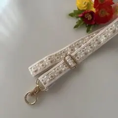 インド刺繍リボンスマホショルダー　ホワイト