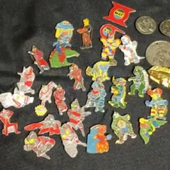 昭和レトロ ウルトラマン 怪獣 小学館 ピンバッジセット(26個) - メルカリ