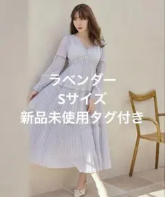 Monotone Floral Pleated Dress