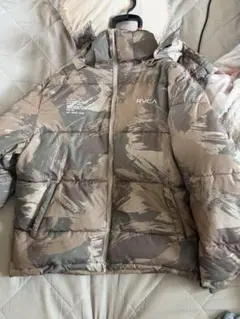 ベ*7様 RVCA ダウンジャケット カモフラージュ柄 メンズのサムネイル