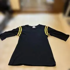 黒の七分袖カットソー