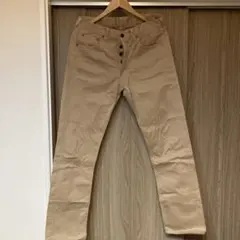 ベージュ チノパン