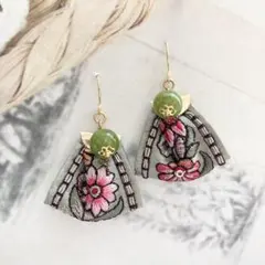 インド刺繍リボンと一粒グリーンオリビンジェイドのフックピアス 04012