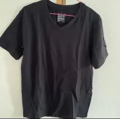 黒のVネックTシャツ 半袖