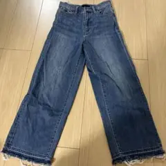 ユニクロ　ハイライズワイドフィットクロップドジーンズ