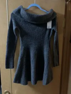 オフショルダーリブニットワンピース