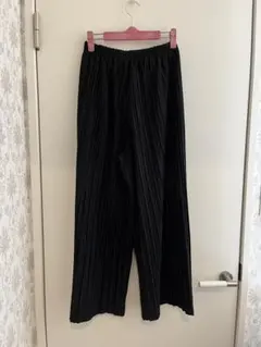 ブラック　パンツ