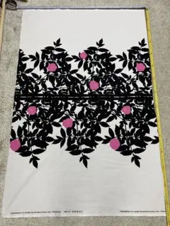Marimekko Ruusupuu(ルースプー）生地