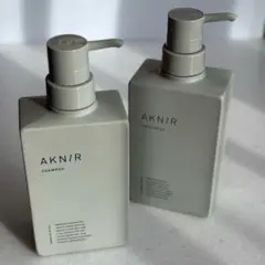 新品未使用品 AKNIR 薬用ヘアシャンプー＆ トリートメントセットのサムネイル