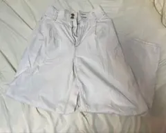 GU ホワイト ワイドパンツ ボタン付き