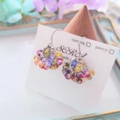 ハンドメイドピアス　虹色ピアス　レインボーピアス　チェコビーズピアスのサムネイル