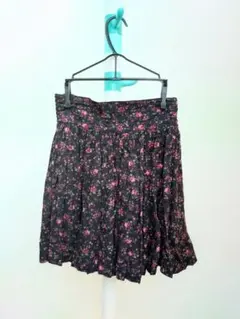 【中古】フレアスカート/黒/花柄/プリーツ/膝上丈