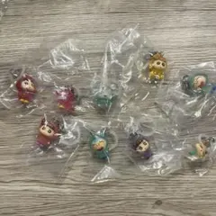 クレヨンしんちゃん　めじるしアクセサリー　ガチャ　ひまわり　ワニ山　あい　シロ