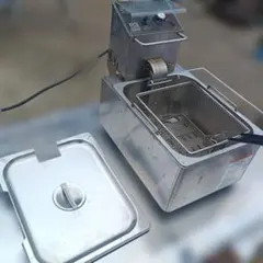 2023年製 美品業務用電気フライヤー 1槽式フライヤー10L 100v 動作品