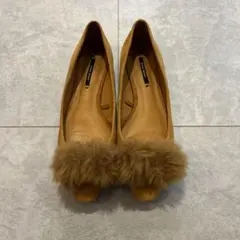 キャメル色ファー付きフラットシューズ