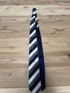 ネイビーとホワイトのストライプネクタイ Aquascutum londonのサムネイル