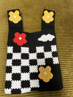 【新品未使用】韓国バッグ　ニットトートバッグ 花柄 チェッカーフラッグのサムネイル