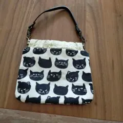 猫顔柄の布製ポーチ