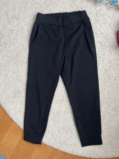 ユニクロ130 黒パンツ