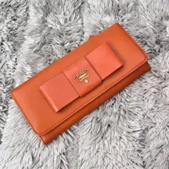 PRADA フィオッコ サフィアーノ ラウンドファスナー メタルロゴ