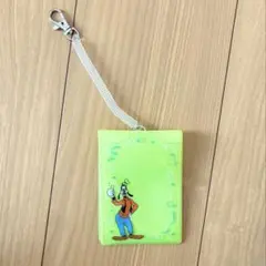グーフィー　シークレットキーホルダー　パスケース　ディズニーストア