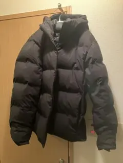 黒 フード付きダウンジャケット